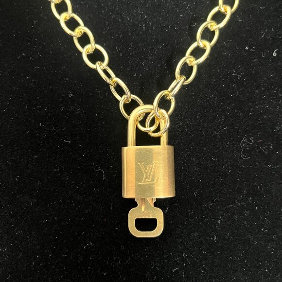 Louis Vuitton Lock & Key 308 with Unbranded Gold Plated Chain Necklace - Picture 3 of 6